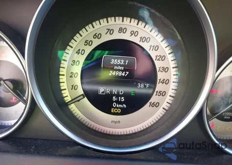 2013 Mercedes-Benz C 300 Sport 4Matic z USA, uszkodzony, nr VIN WDDGF8ABXDA756257